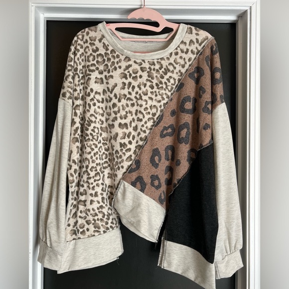 Leopard Colorblock Oversized  Medium Long sleeve Top - Picture 2 of 13